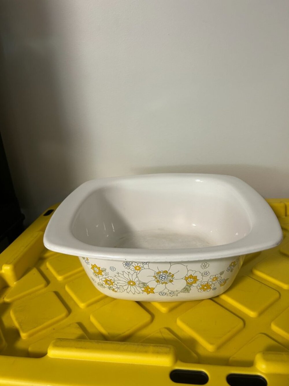 Vintage Corning Ware P-34-B-4, 16 cup, rare Floral bouquet pattern 1970's Vtg